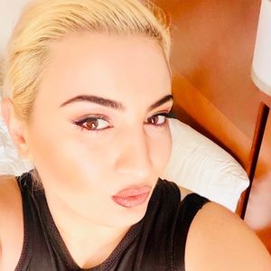 Meet your Posher, Ekaterine